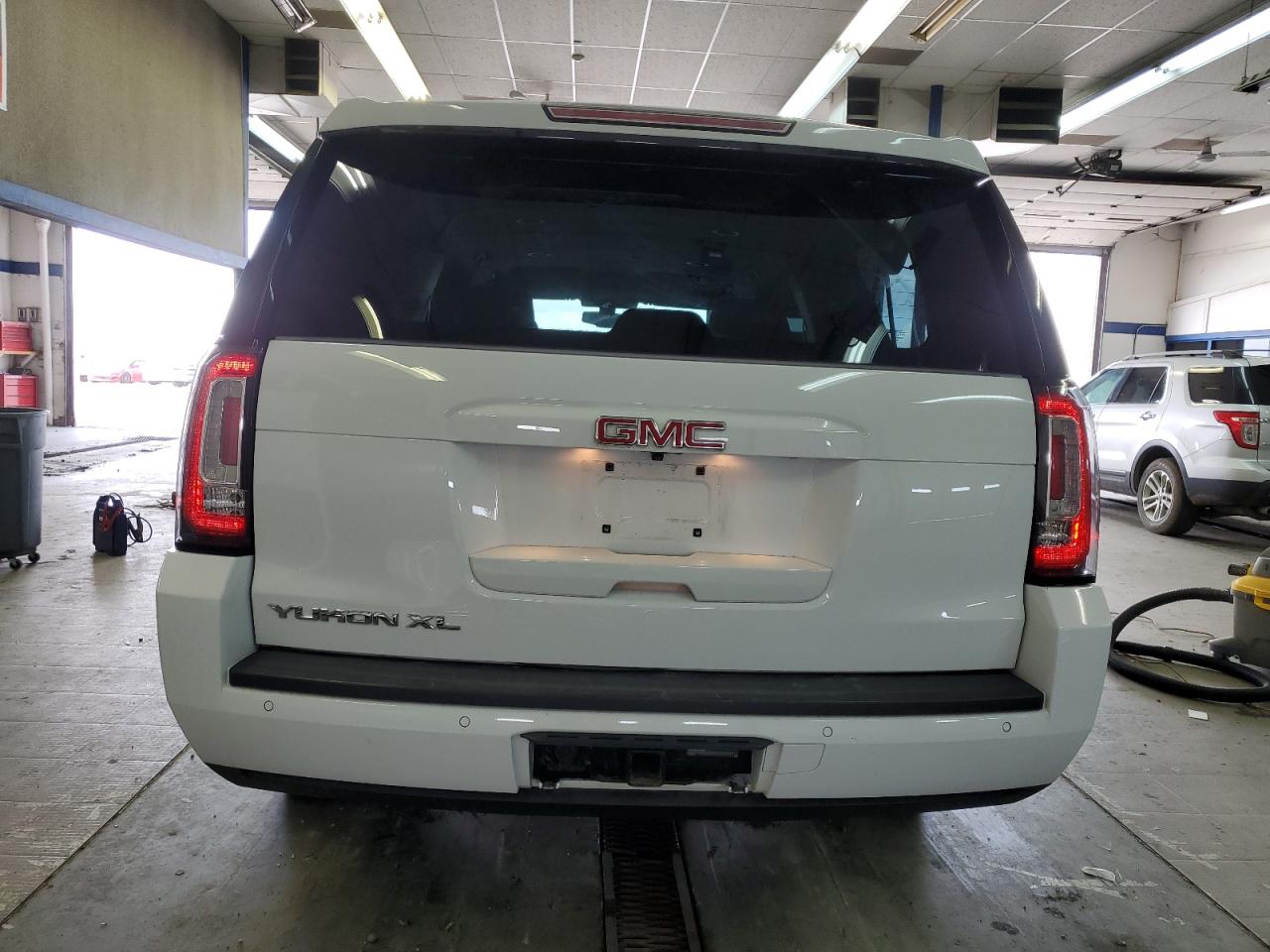 1GKS2FKC7HR365204 2017 GMC Yukon Xl K1500 Sle