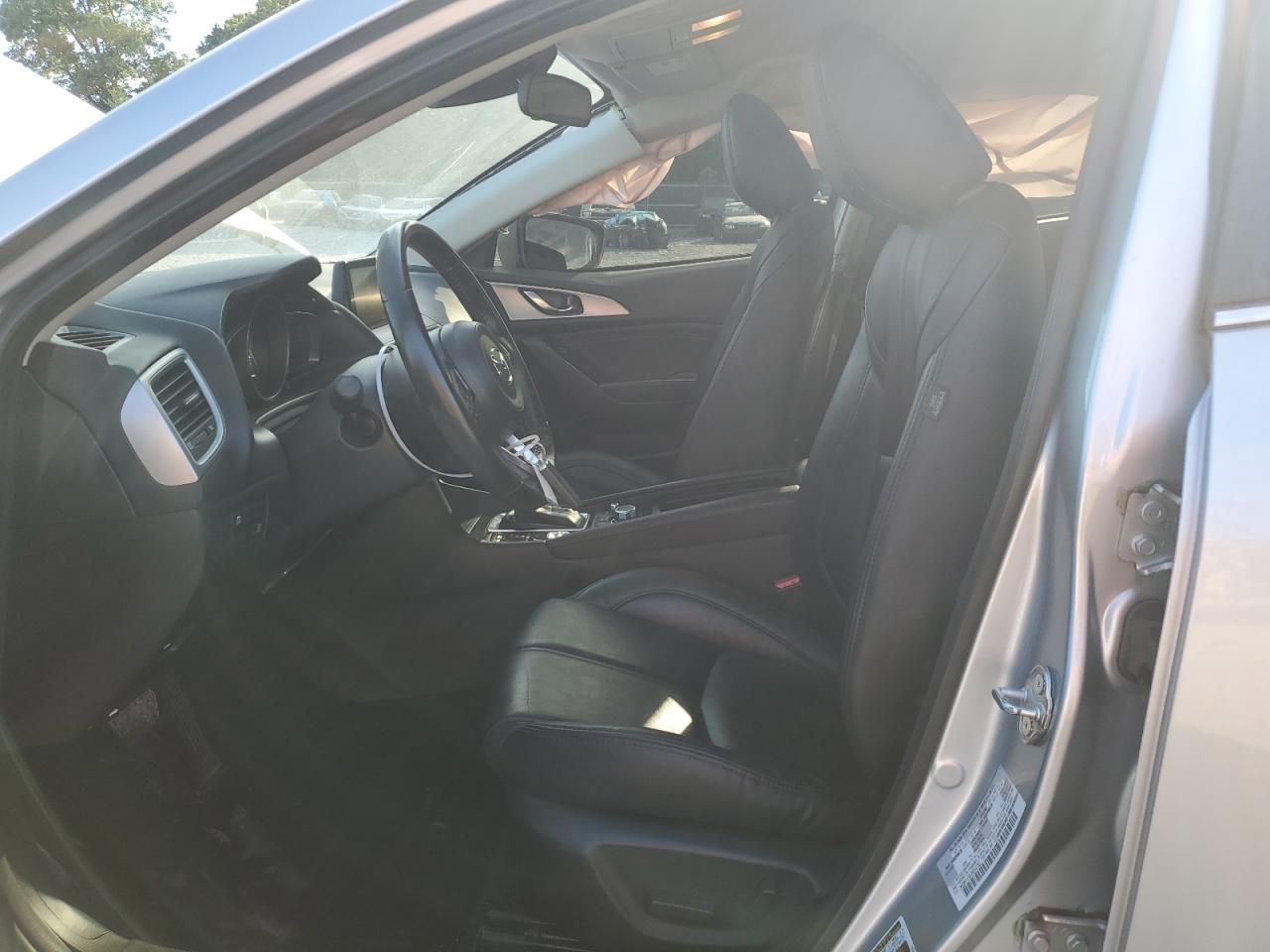 3MZBN1V38JM214782 2018 Mazda 3 Touring