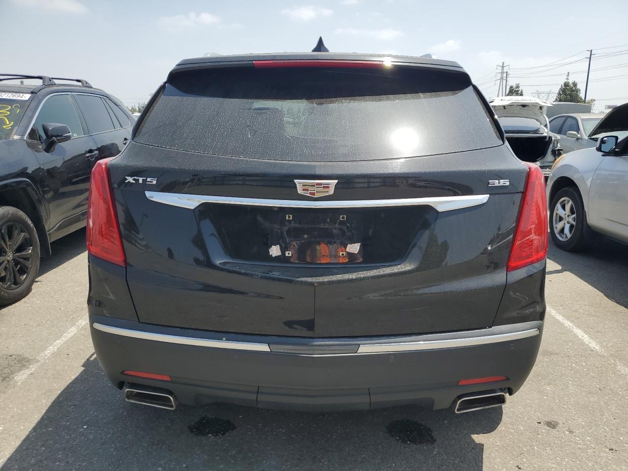 1GYKNCRS3JZ153656 2018 Cadillac Xt5 Luxury
