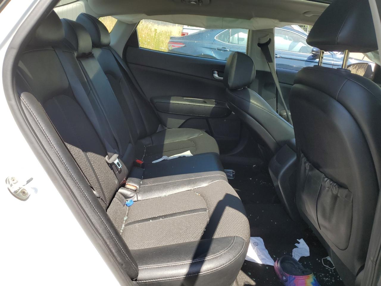 5XXGT4L36JG240852 2018 Kia Optima Lx