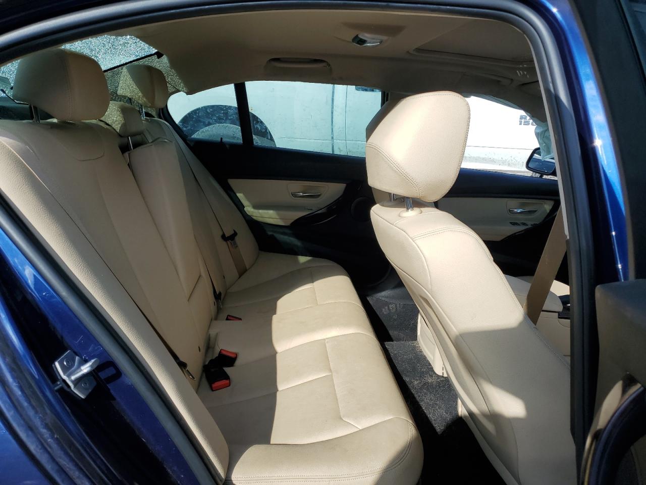 WBA8A3C38HK693145 2017 BMW 320 Xi