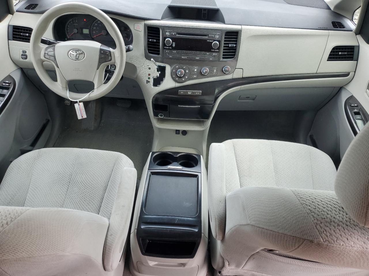 5TDKK3DC1BS148621 2011 Toyota Sienna Le