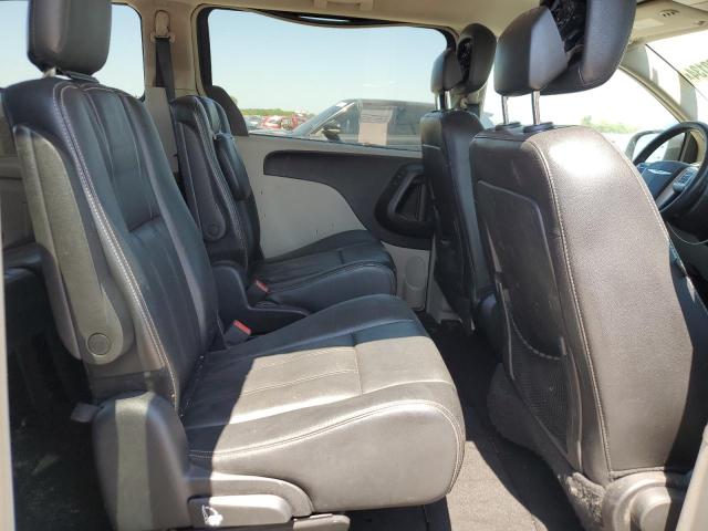 2014 Chrysler Town & Country - Image 11