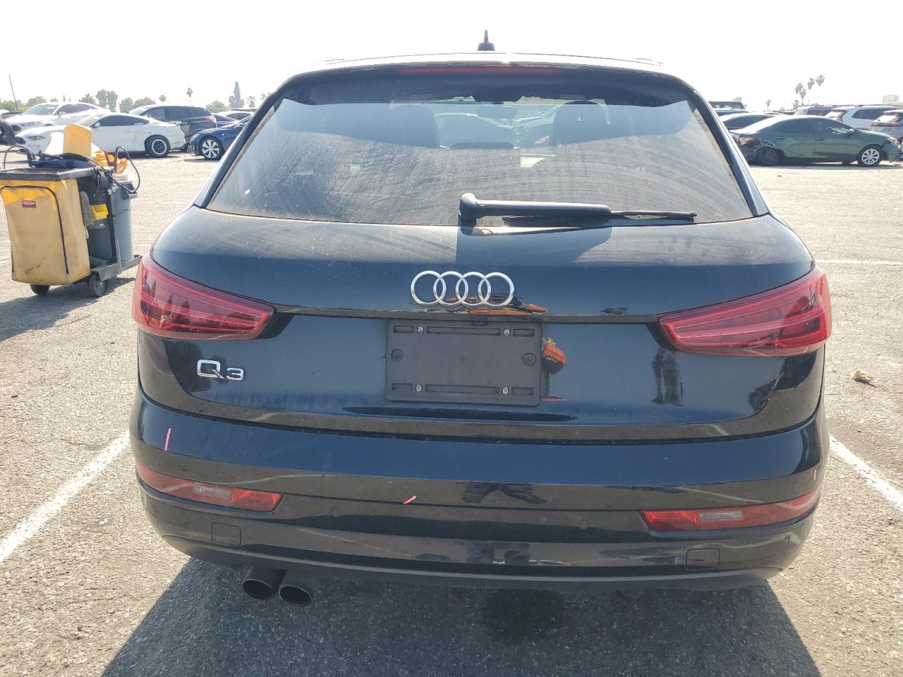 WA1BCCFS5JR024392 2018 Audi Q3 Premium