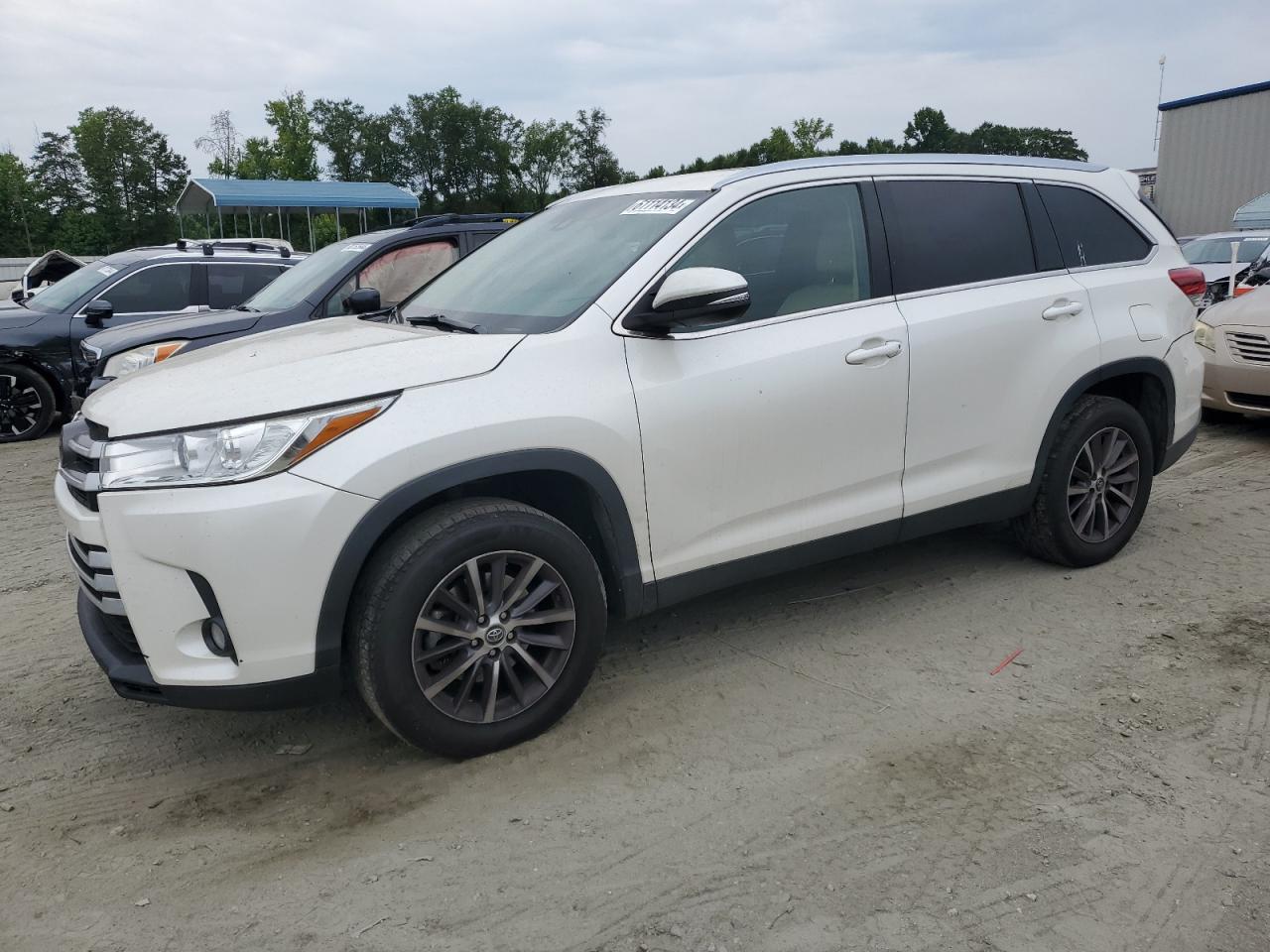 Lot #2672007586 2019 TOYOTA HIGHLANDER