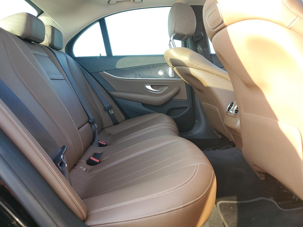 WDDZF4JB6JA479961 2018 Mercedes-Benz E 300