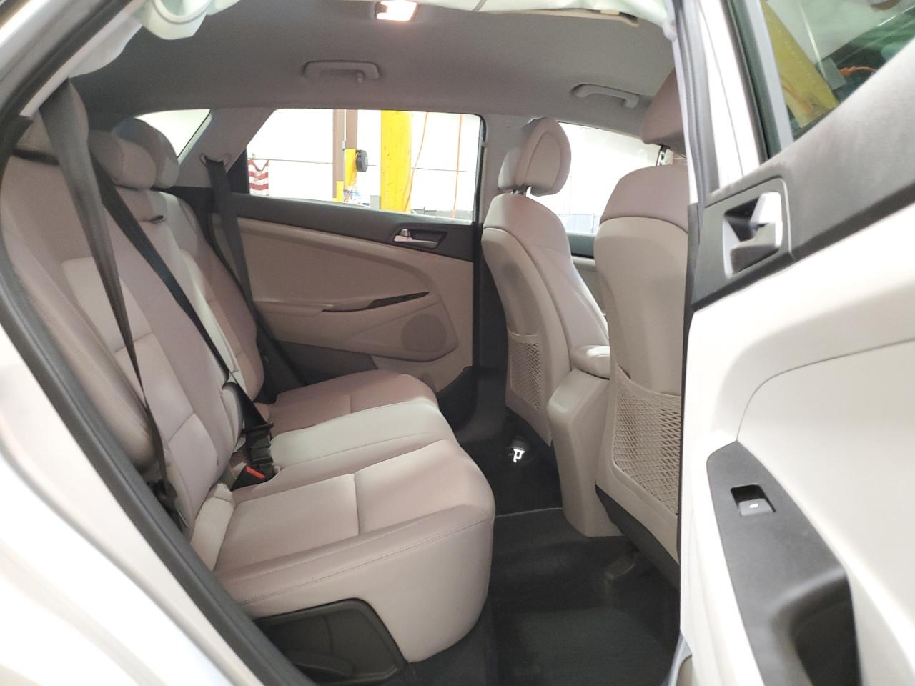 KM8J2CA40JU651250 2018 Hyundai Tucson Se