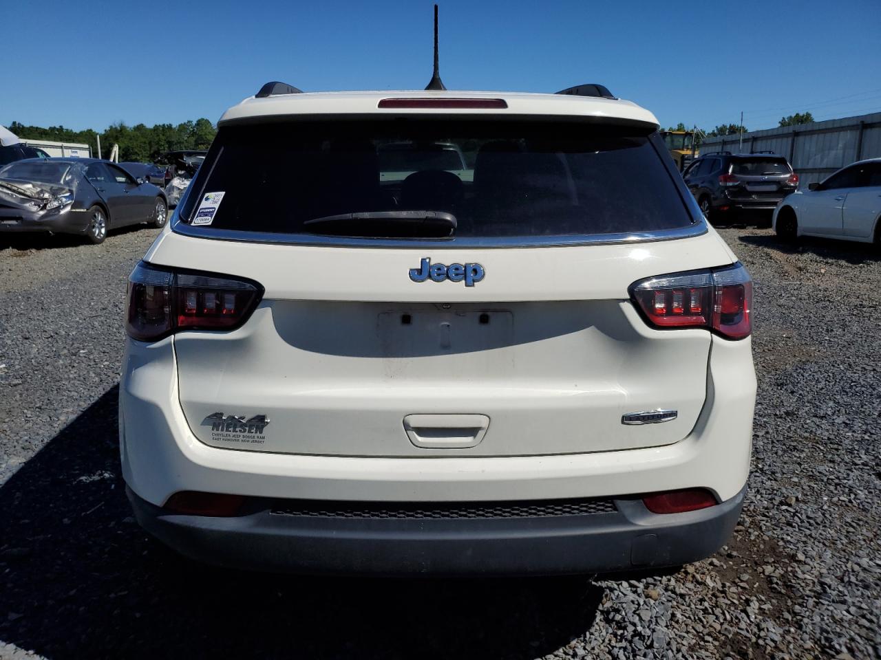 2018 Jeep Compass Latitude vin: 3C4NJDBB9JT336954