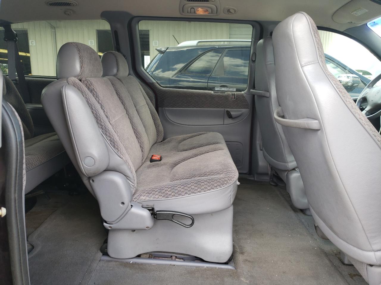 1B4GP44G5WB773419 1998 Dodge Grand Caravan Se