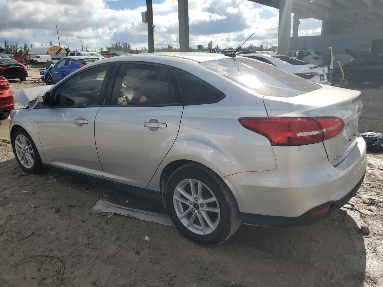 2018 Ford Focus Se vin: 1FADP3F20JL266583