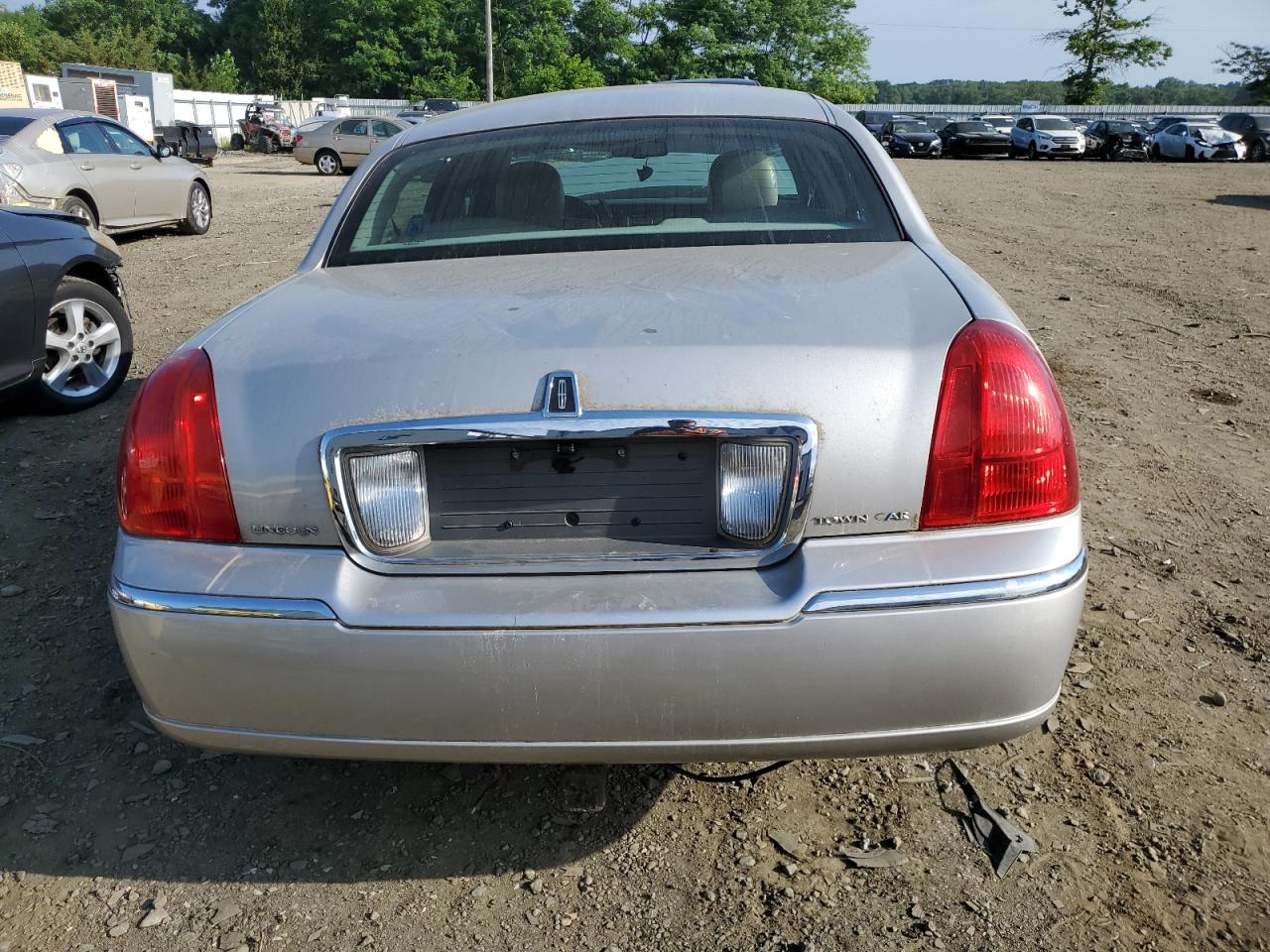 2LNHM82W88X655703 2008 Lincoln Town Car Signature Limited