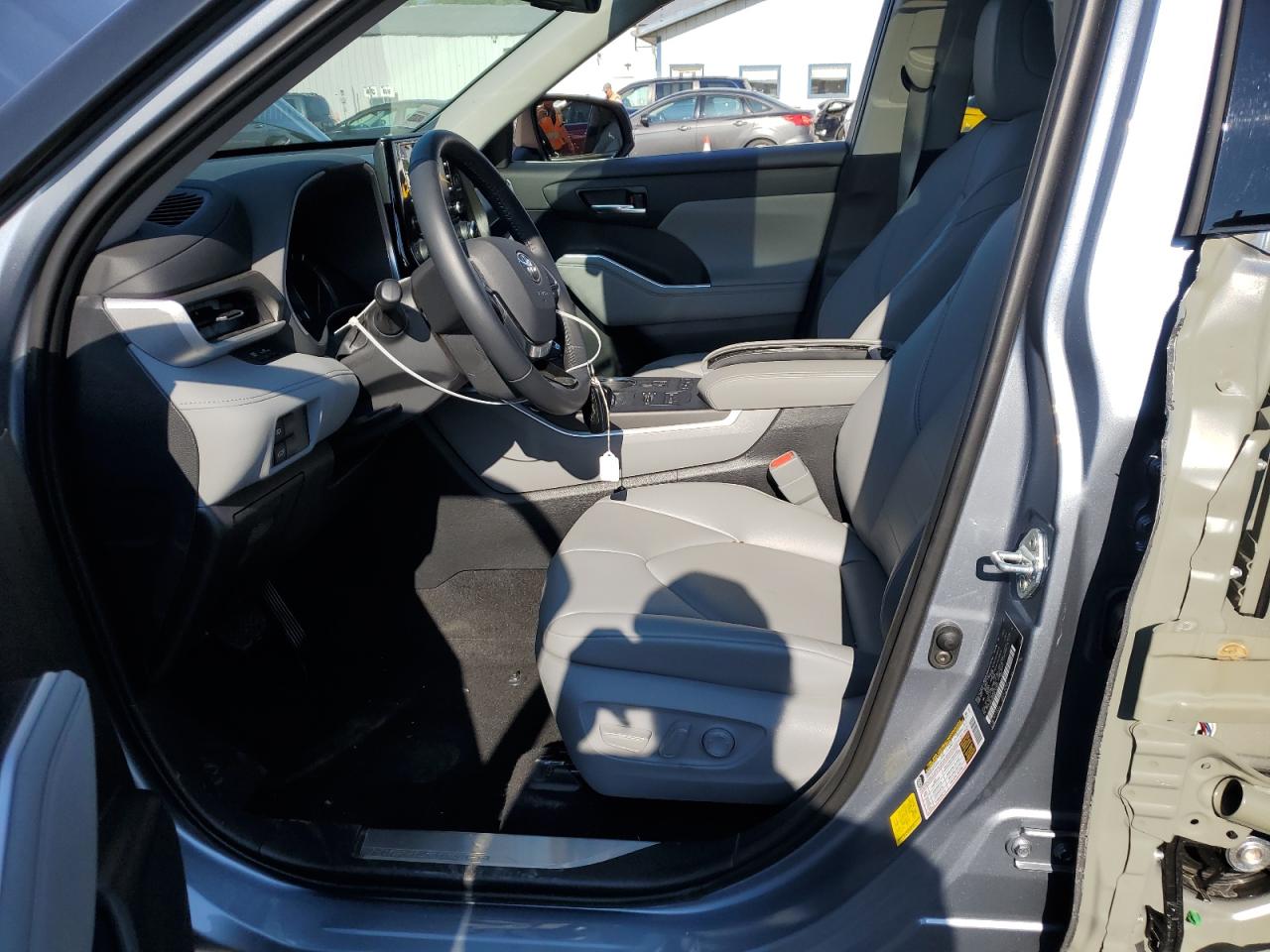 5TDHZRBH8MS149663 2021 Toyota Highlander Xle