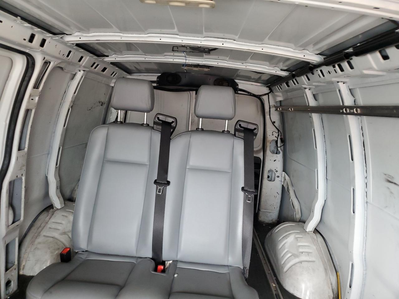 1GCWGFCF8F1255927 2015 Chevrolet Express G2500