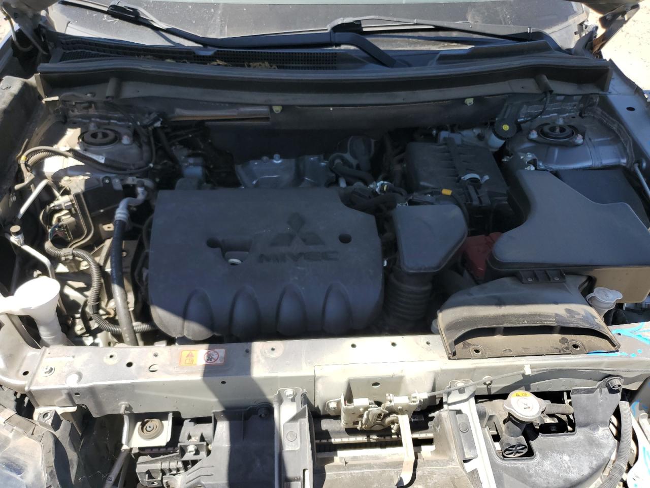 JA4AZ3A35KZ041415 2019 Mitsubishi Outlander Se