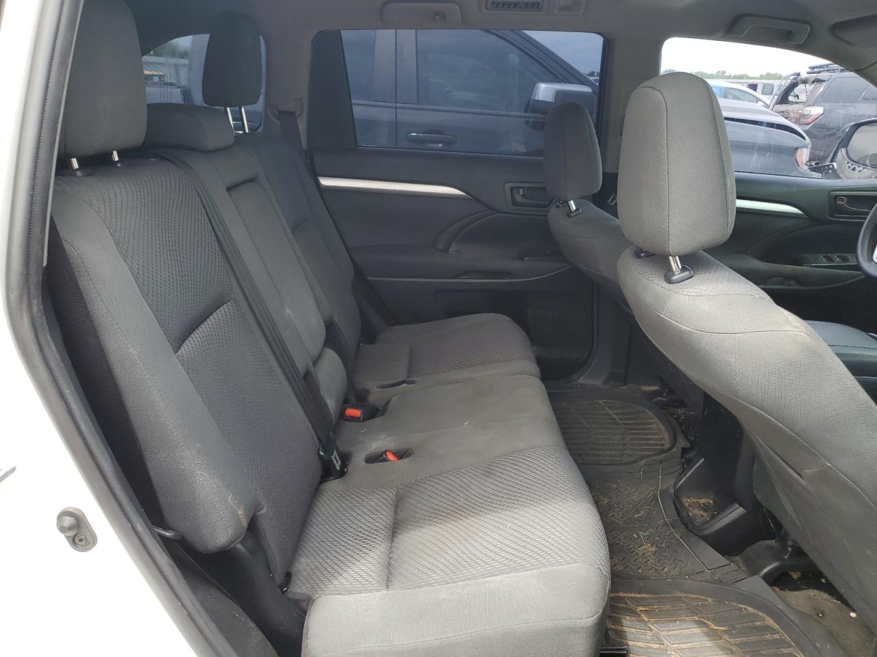 5TDZARFH8KS051901 2019 Toyota Highlander Le