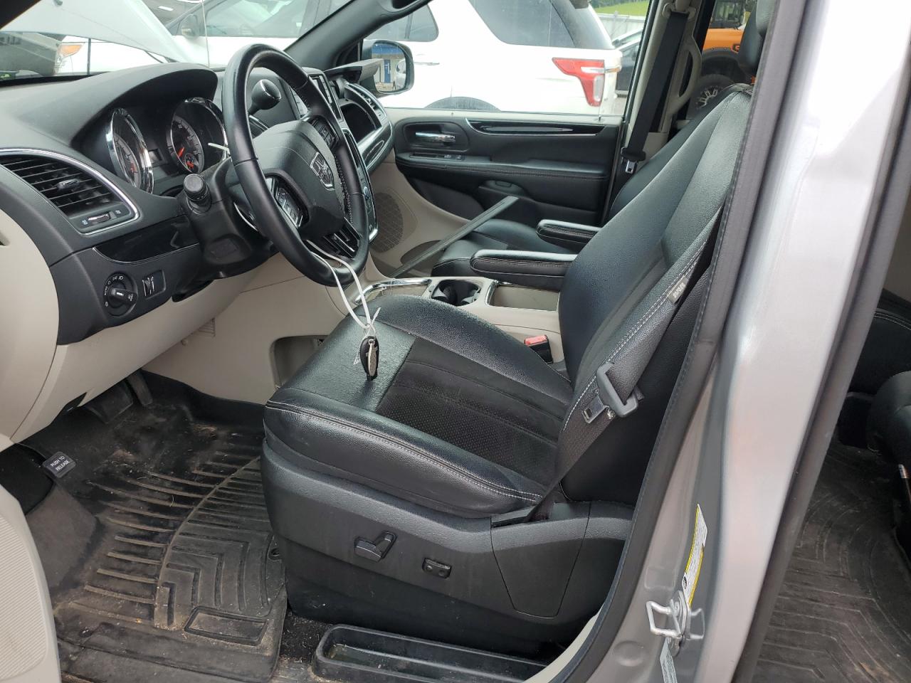 2C4RDGCG0FR686987 2015 Dodge Grand Caravan Sxt