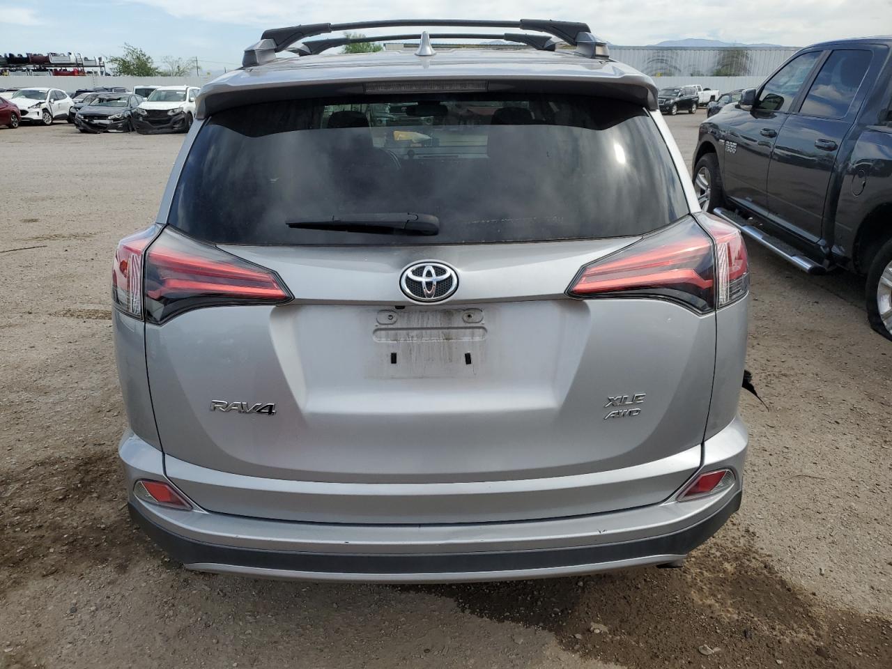 2T3RFREV7HW693090 2017 Toyota Rav4 Xle