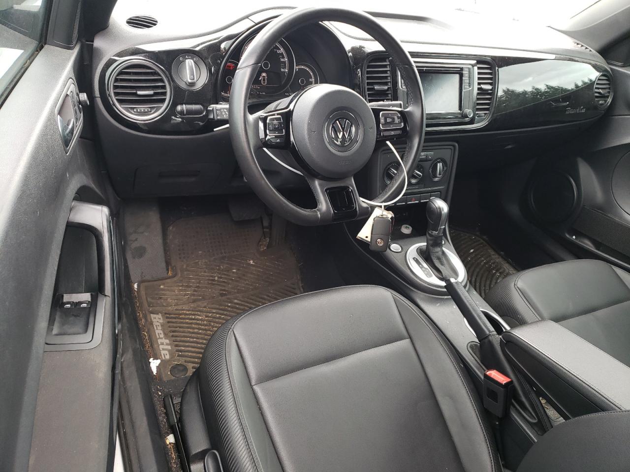 3VWFD7AT8JM700960 2018 Volkswagen Beetle S