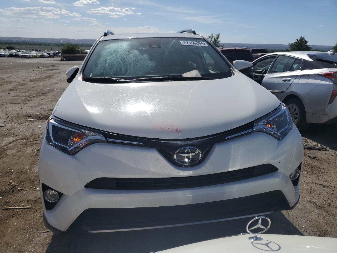 JTMRFREV1HJ713154 2017 Toyota Rav4 Xle