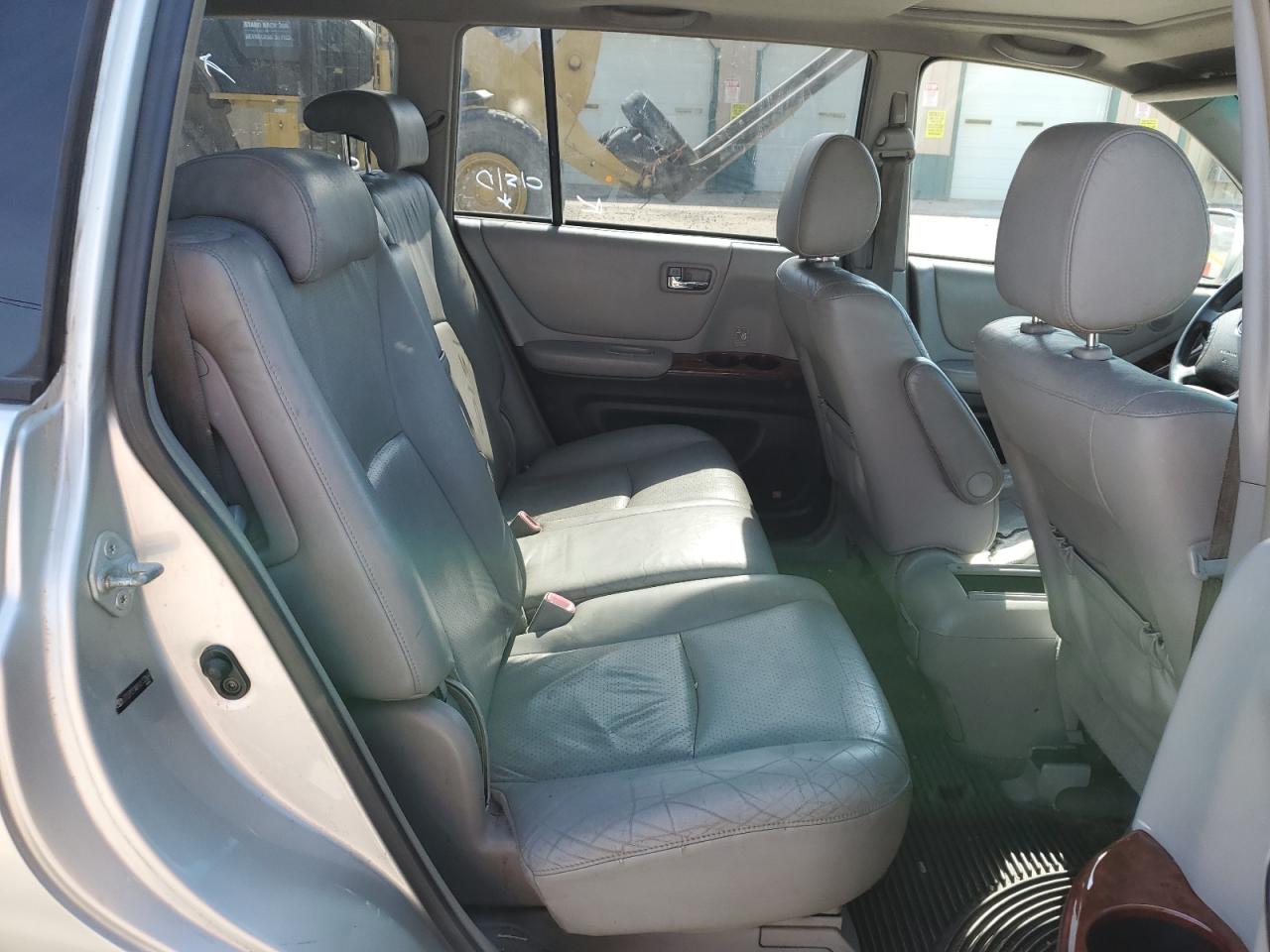 JTEEP21A850133869 2005 Toyota Highlander Limited
