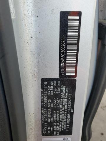 2016 Kia Sedona - Image 12