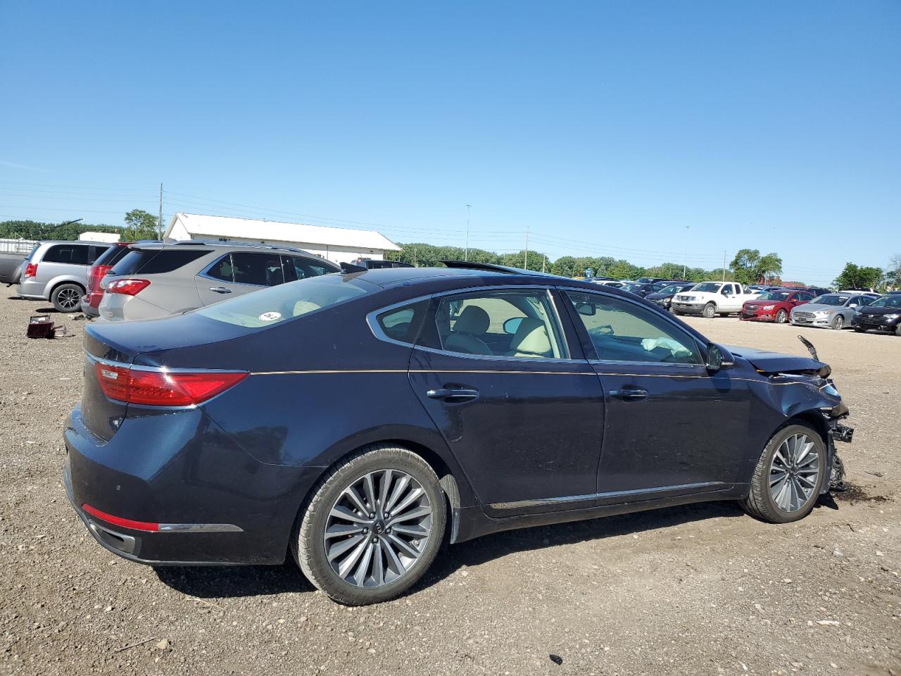 2017 Kia Cadenza Premium vin: KNALC4J16H5050982