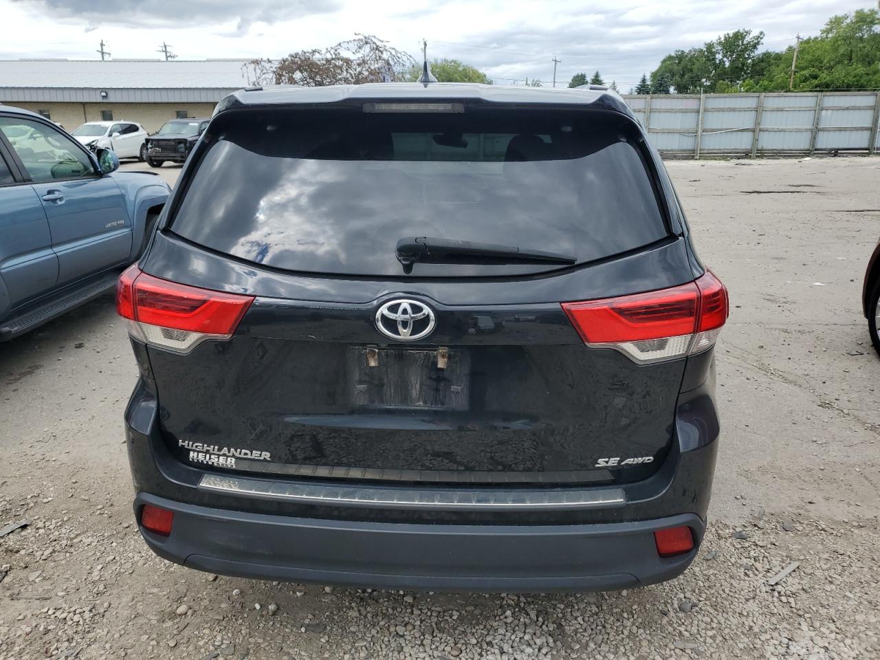 5TDJZRFH8HS438348 2017 Toyota Highlander Se