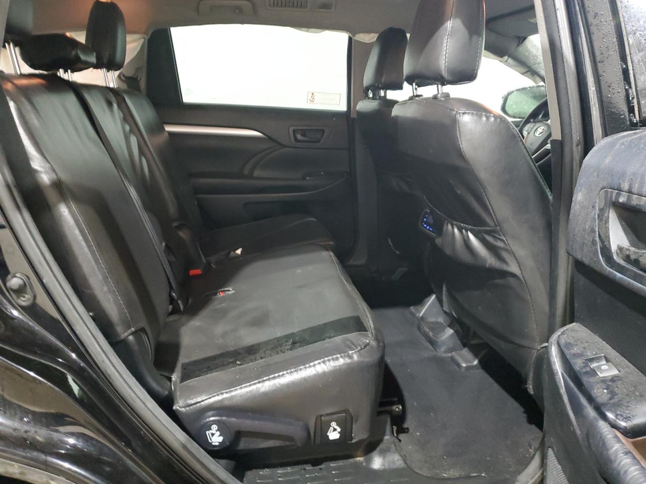 5TDBKRFH2FS199465 2015 Toyota Highlander Le