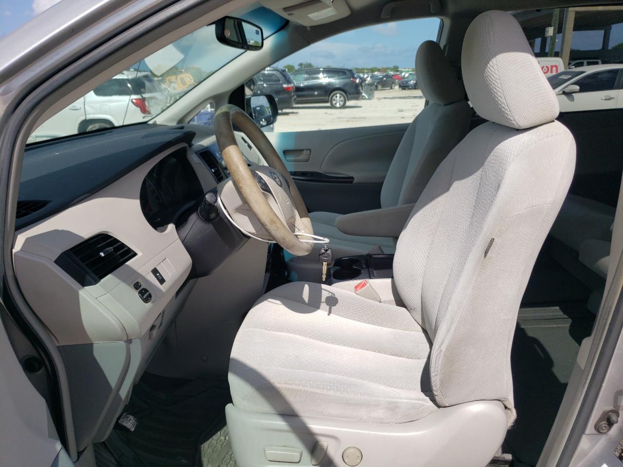 5TDKK3DC6BS016339 2011 Toyota Sienna Le