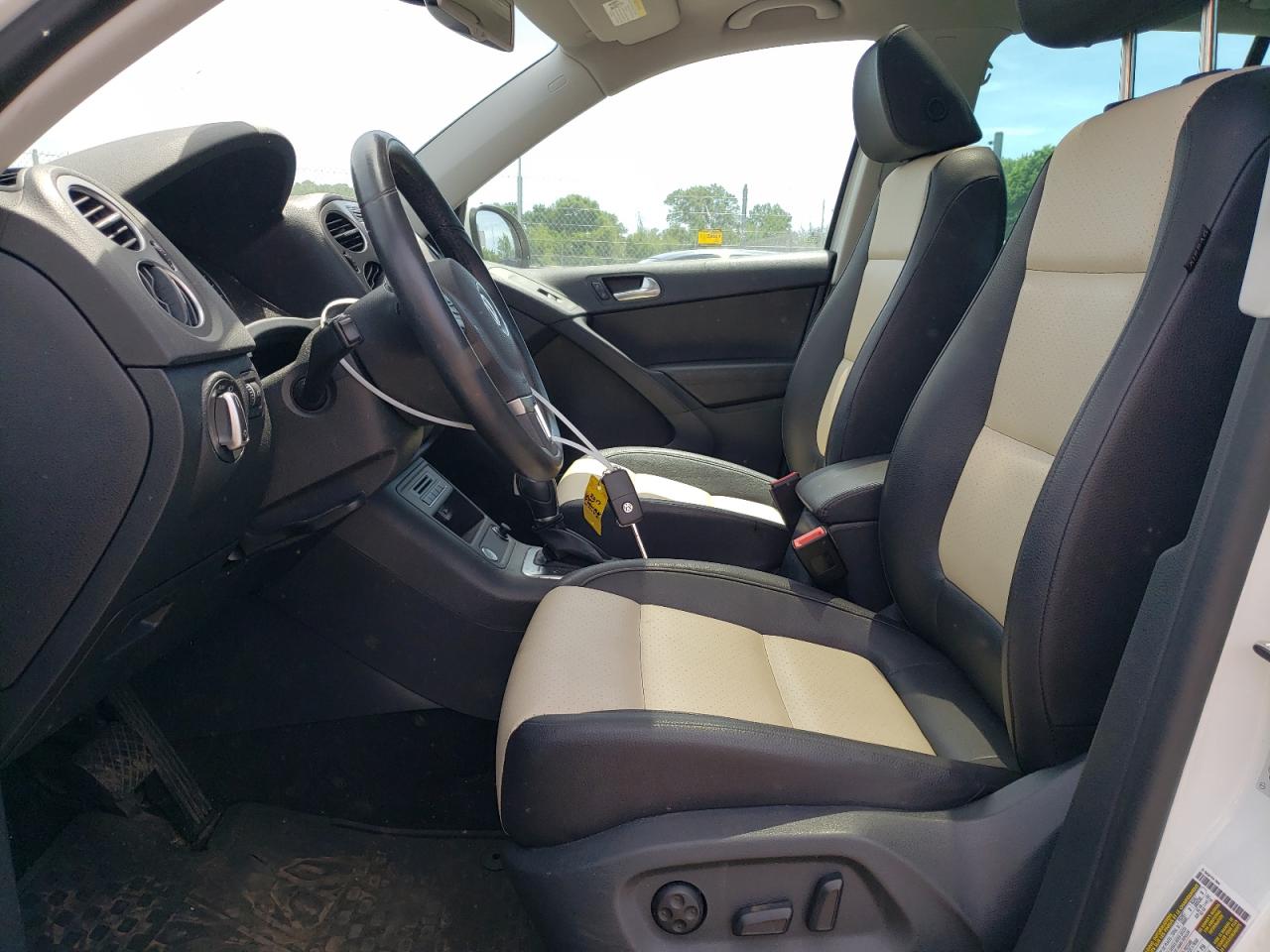 WVGSV7AX9HK041284 2017 Volkswagen Tiguan Wolfsburg