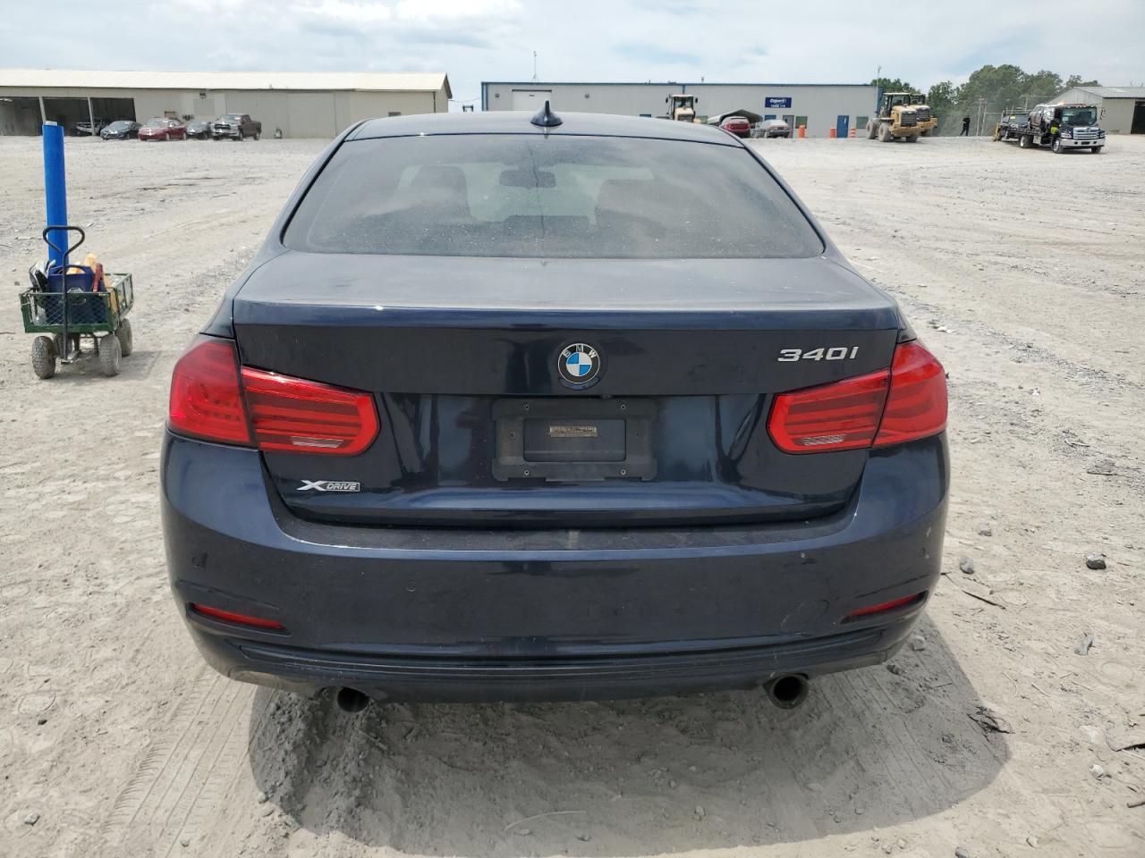 WBA8B7G55GNT14082 2016 BMW 340 Xi