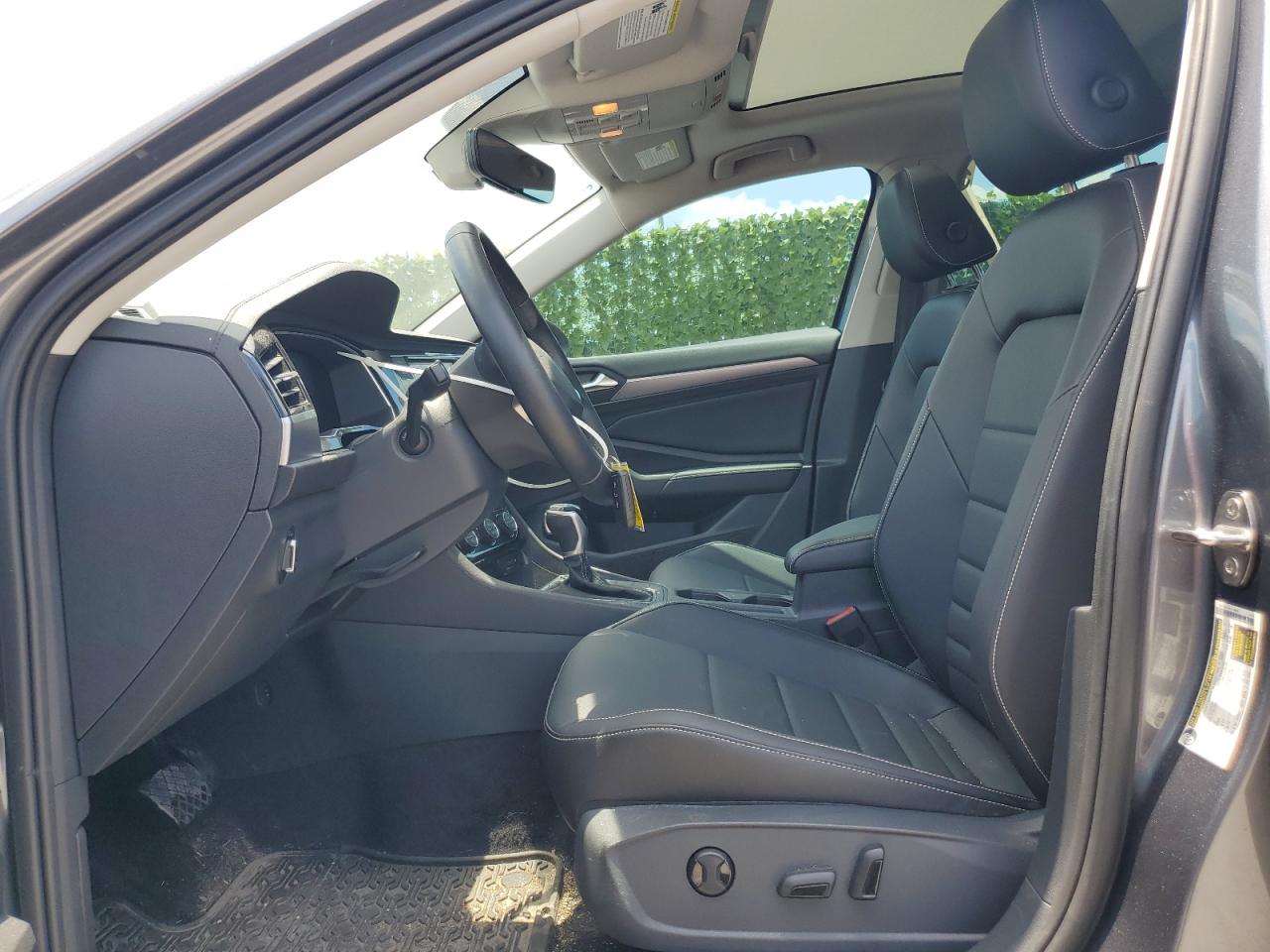 3VW7M7BUXNM013335 2022 Volkswagen Jetta Se