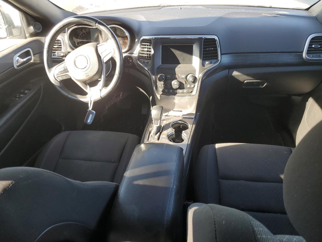 1C4RJFAGXLC195790 2020 Jeep Grand Cherokee Laredo