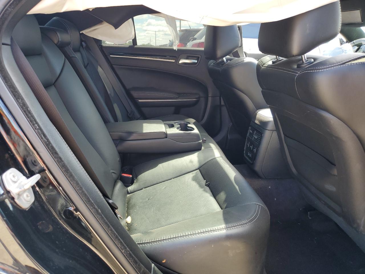 2C3CCAGG1JH117892 2018 Chrysler 300 S