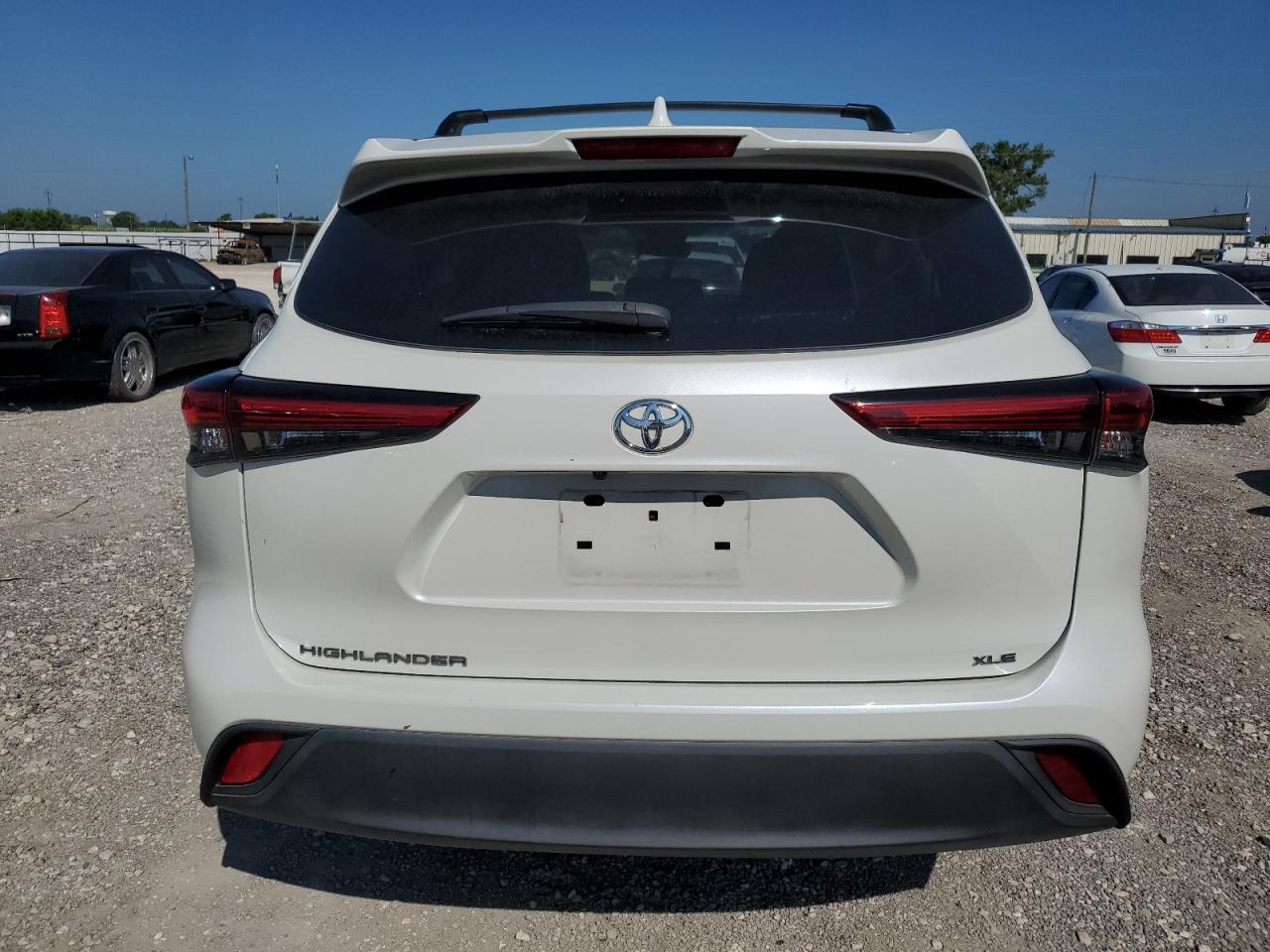 5TDGZRAH3MS527398 2021 Toyota Highlander Xle