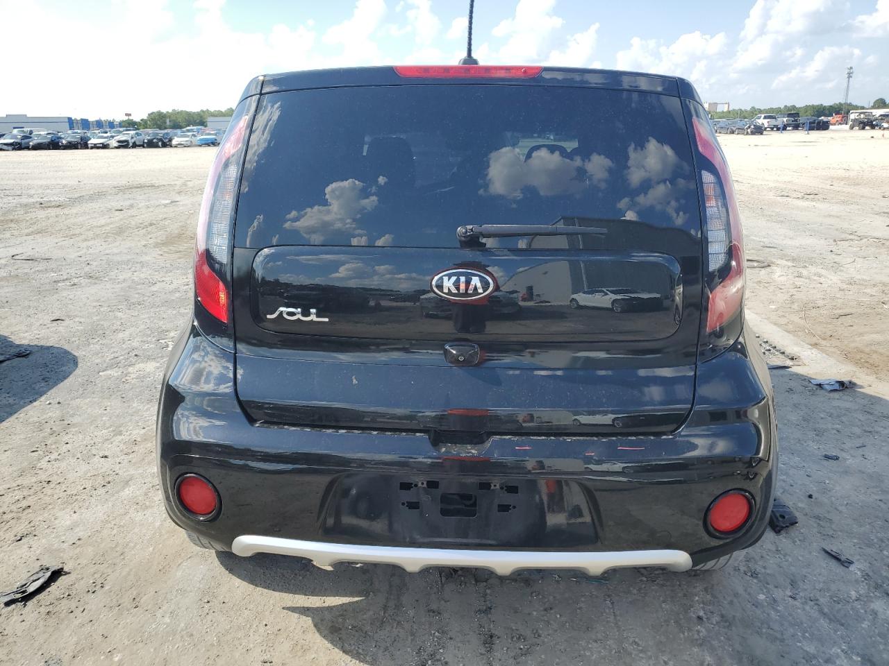 KNDJP3A53J7590117 2018 Kia Soul +