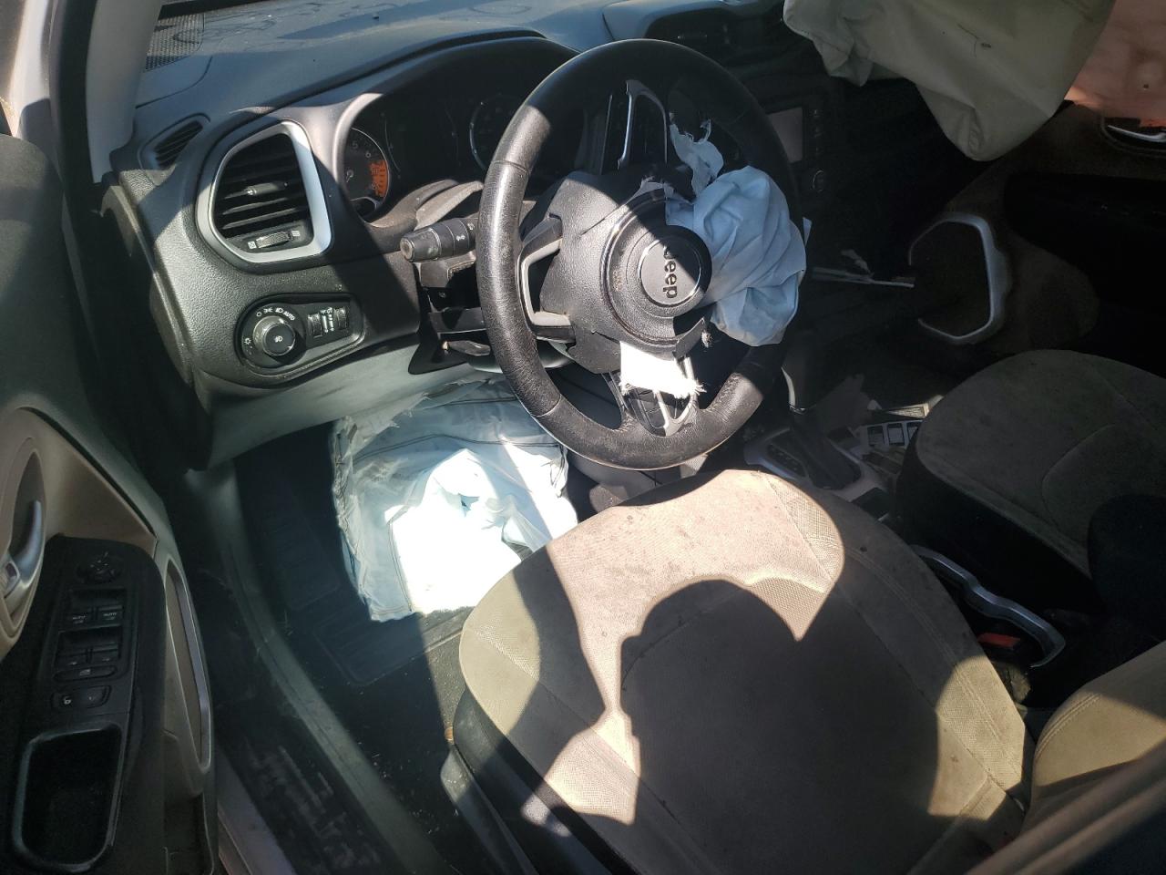 ZACCJABT8FPB80273 2015 Jeep Renegade Latitude