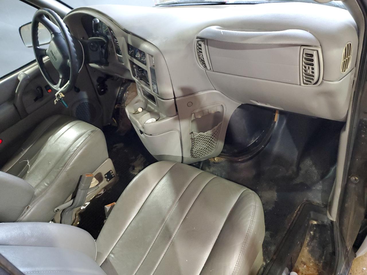 1GTDL19W6WB521047 1998 GMC Safari Xt