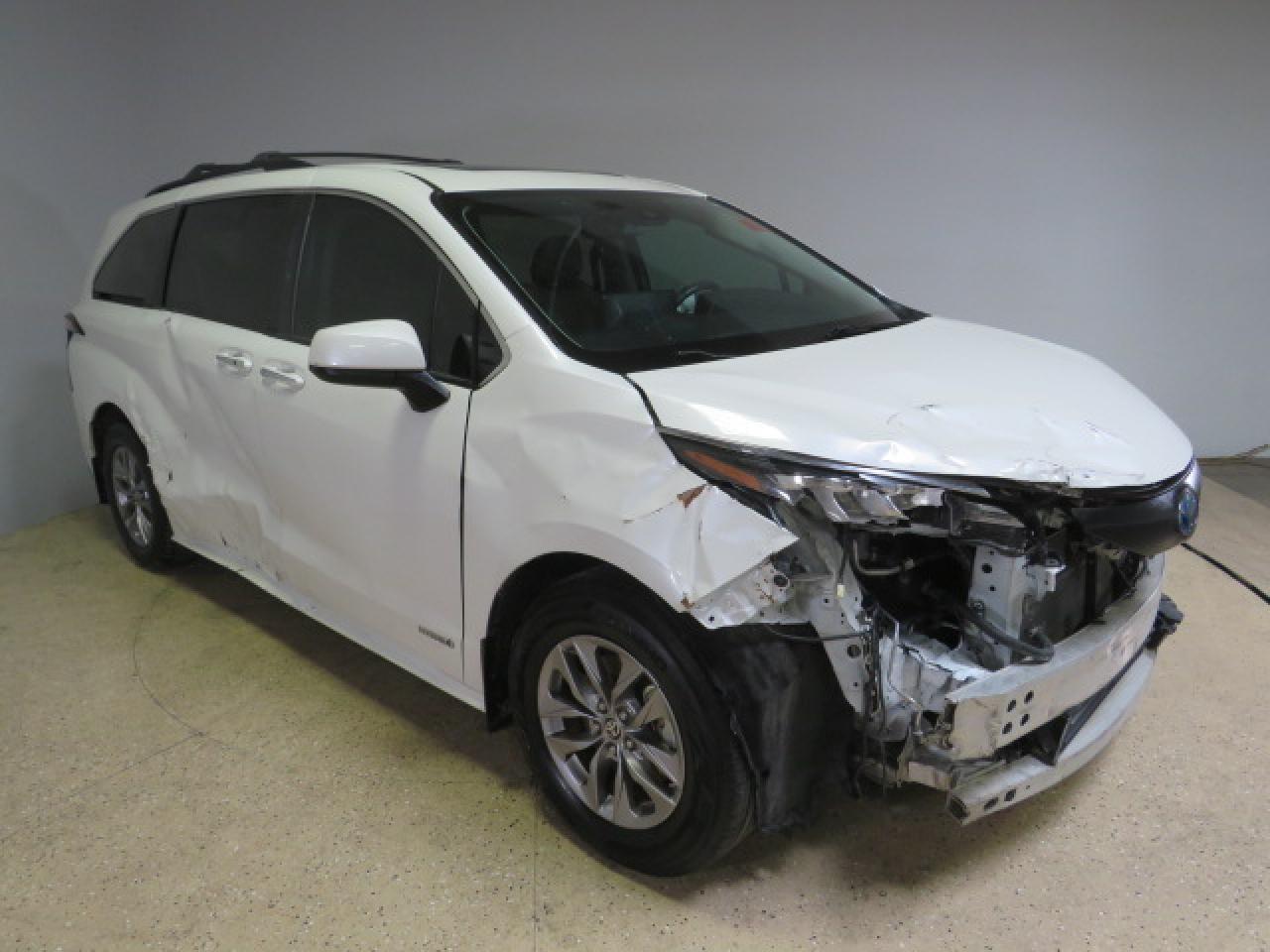 2021 Toyota Sienna Xle vin: 5TDYRKEC4MS025588