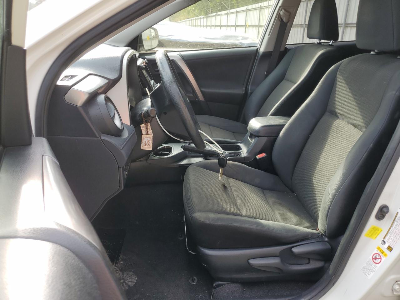 JTMZFREV8HJ144996 2017 Toyota Rav4 Le