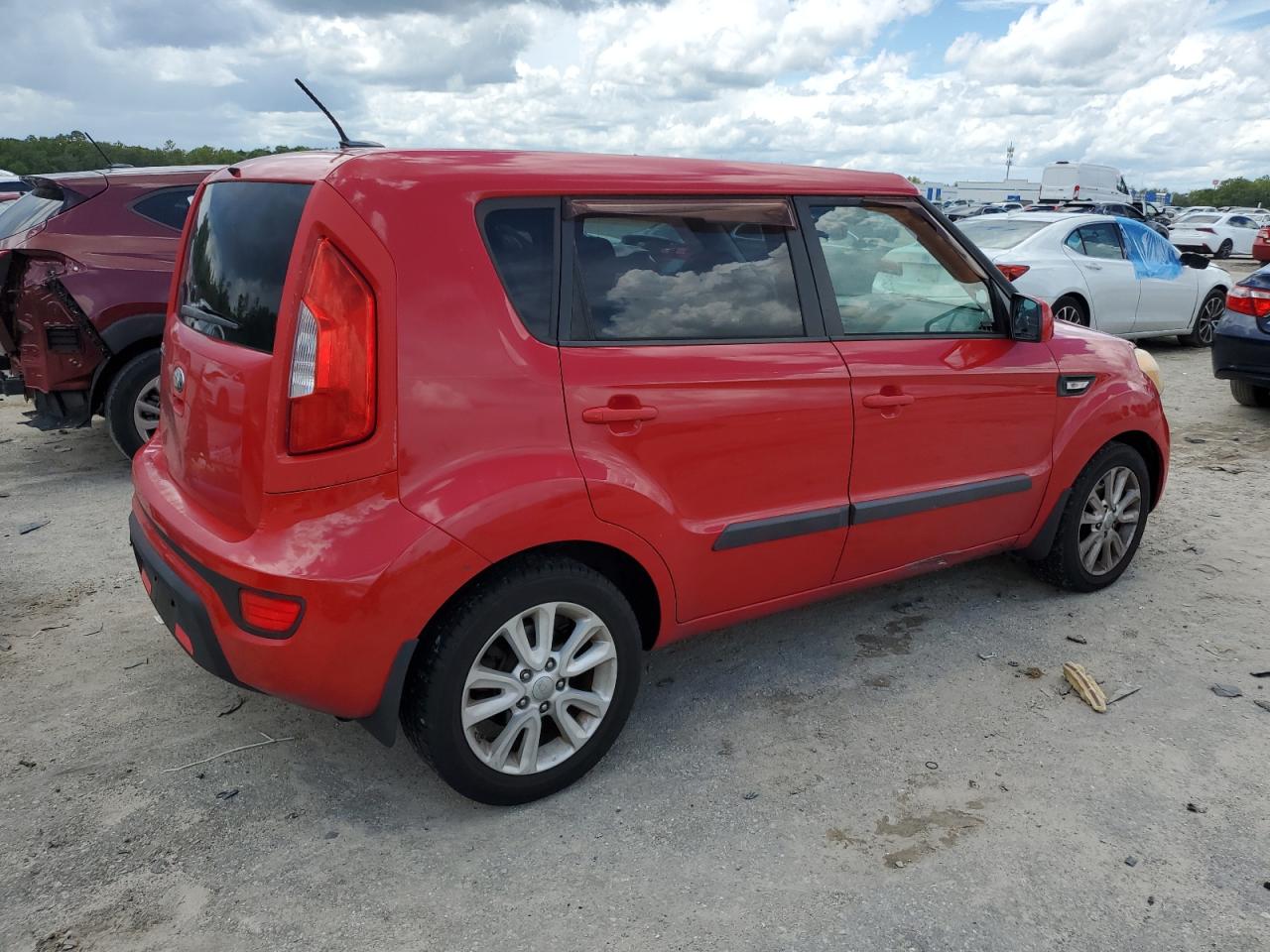 2013 Kia Soul vin: KNDJT2A56D7568459