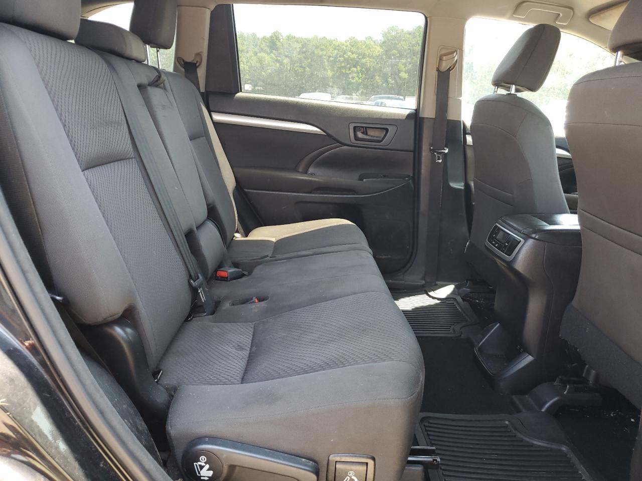 5TDBZRFH4HS428517 2017 Toyota Highlander Le