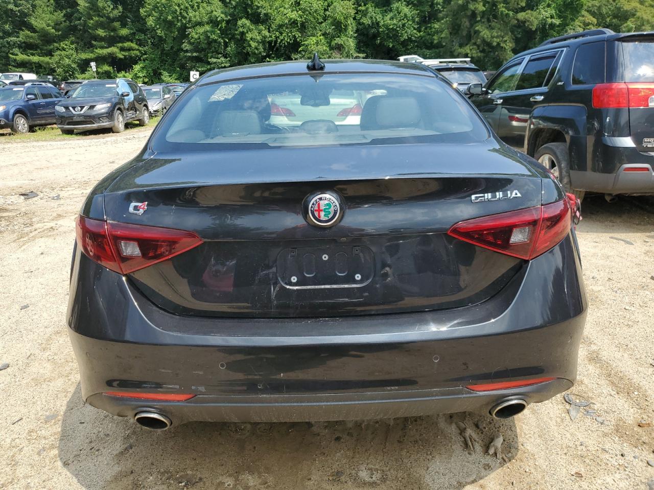 2018 Alfa Romeo Giulia Q4 vin: ZARFAEDNXJ7597585