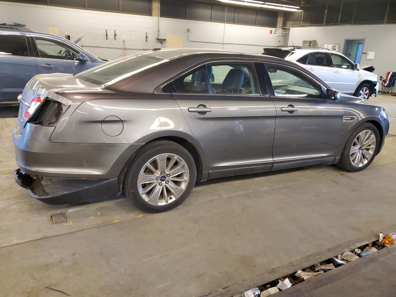 Lot #2733798542 2011 FORD TAURUS LIM