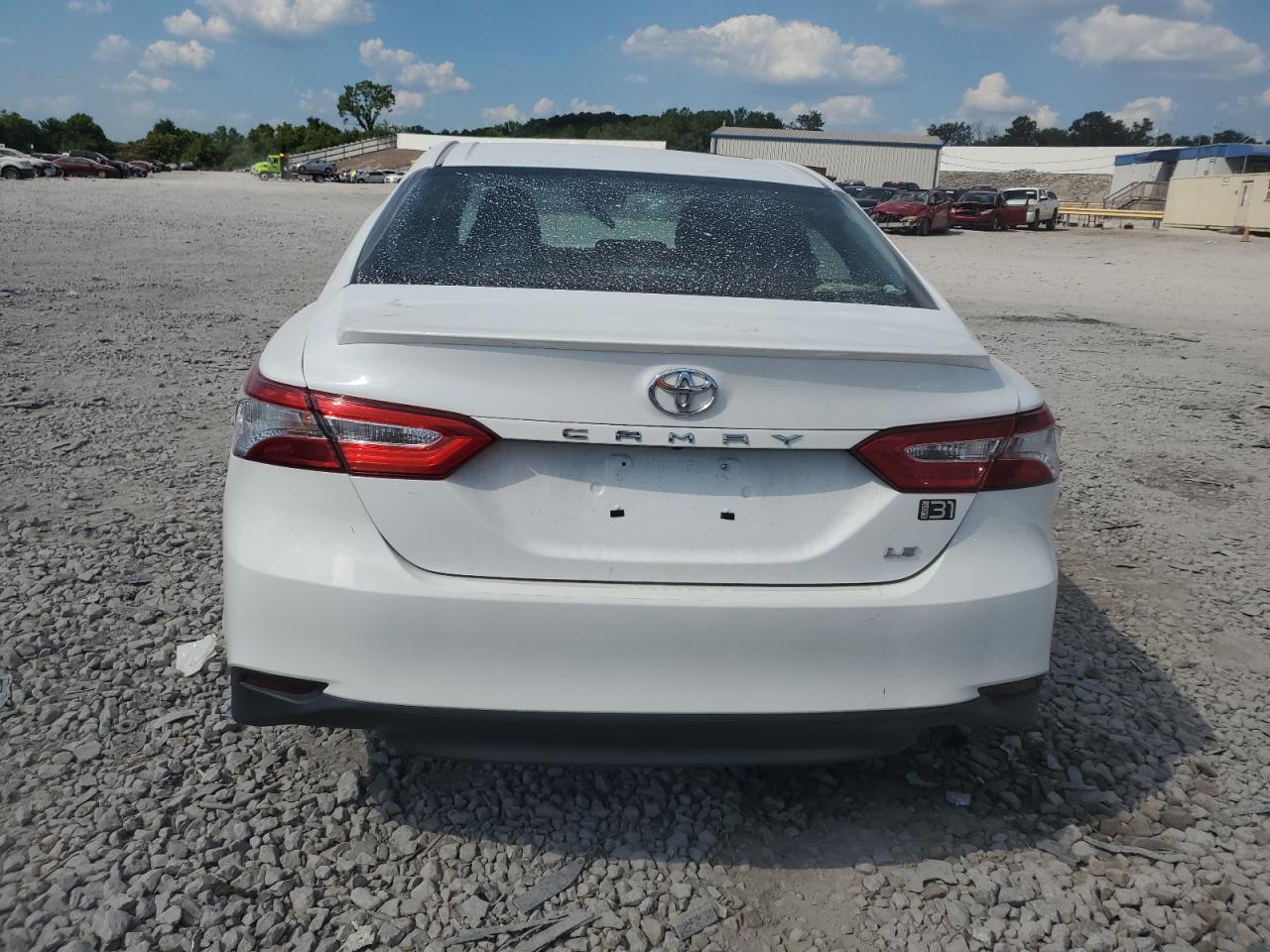 2018 Toyota Camry L vin: 4T1B11HKXJU032672