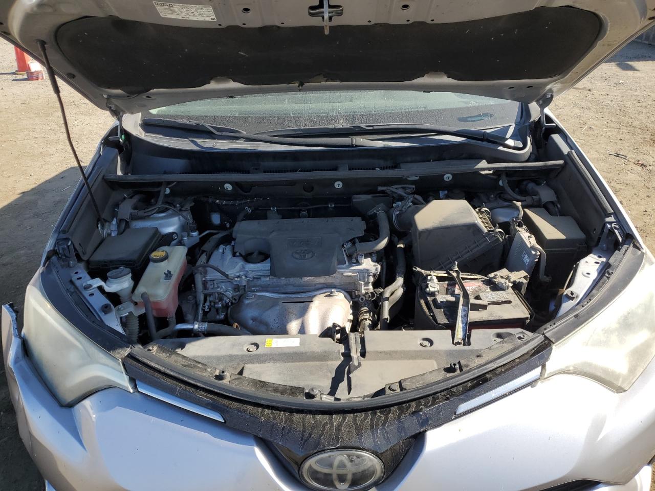 2T3ZFREV4HW359552 2017 Toyota Rav4 Le