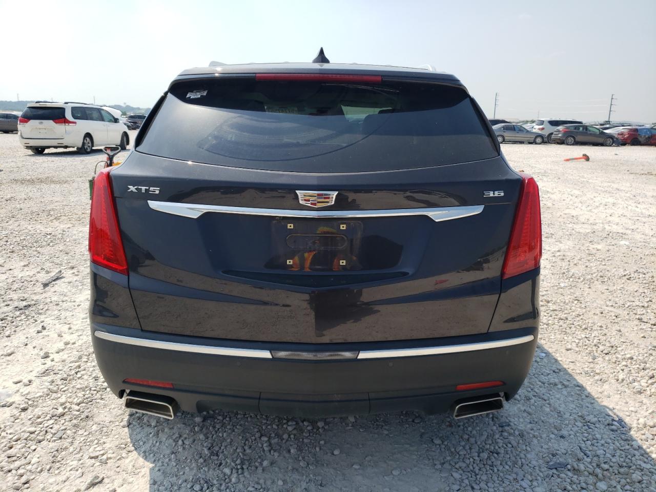 1GYKNBRS8HZ284781 2017 Cadillac Xt5 Luxury