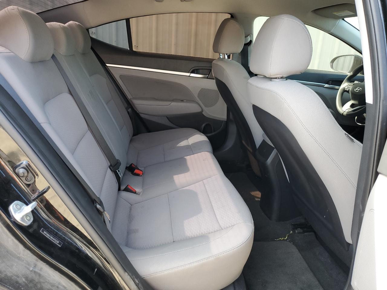 5NPD84LF0KH415228 2019 Hyundai Elantra Sel