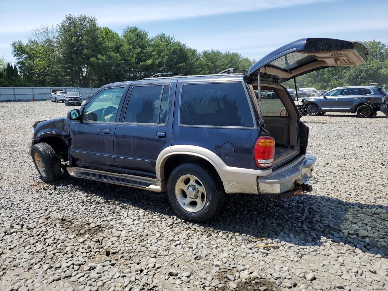 1FMDU74E6YZA02990 2000 Ford Explorer Eddie Bauer