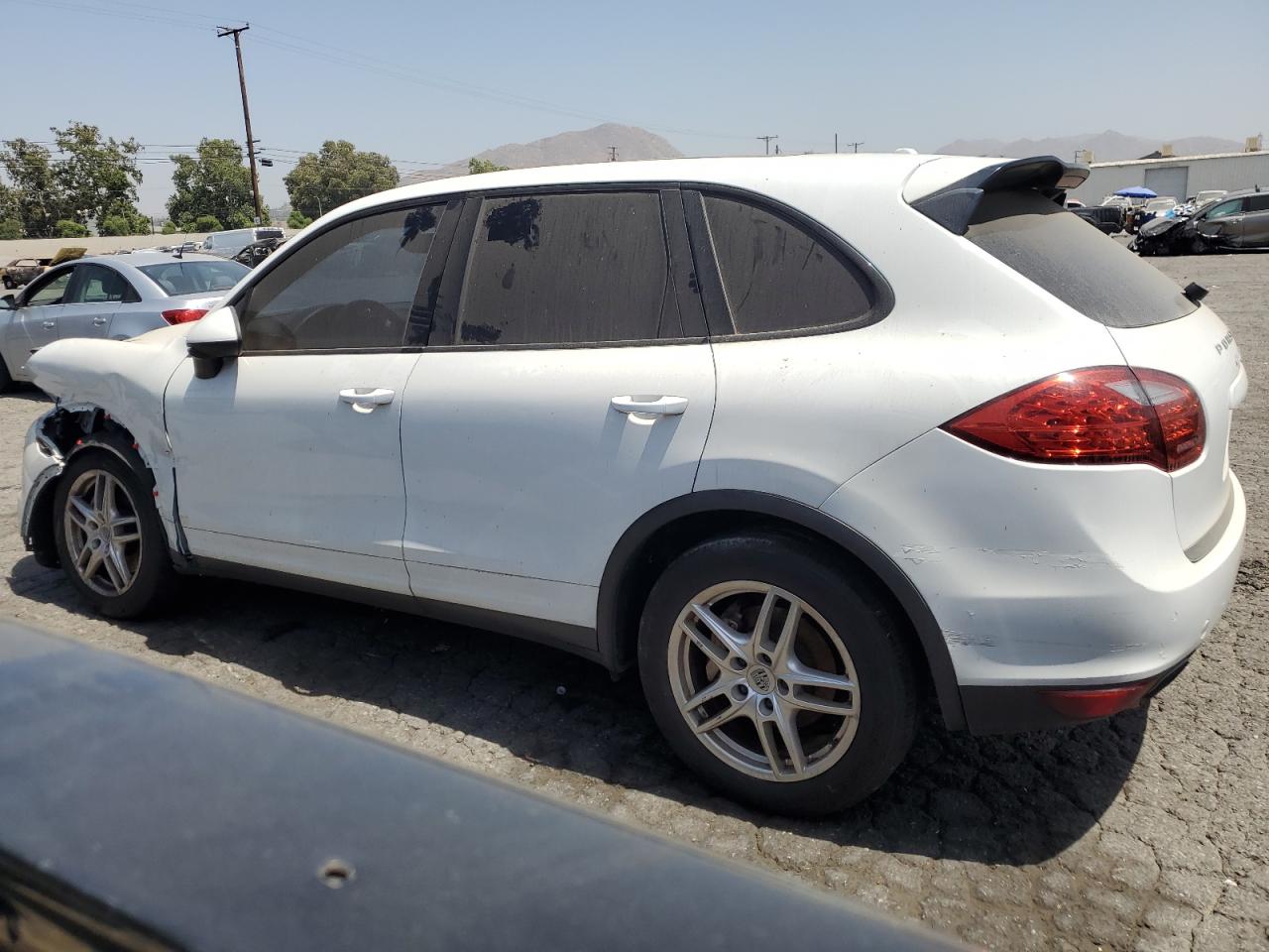 2013 Porsche Cayenne S vin: WP1AB2A28DLA84825